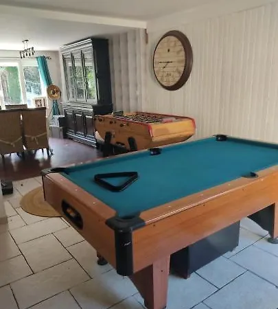 Familly 10 Min Du Circuit 15 Min De Boulerie Jump Et 1h30 De Paris Saint Arnoult En Voiture Ou 55 Min En Train Pensez Aux Jo * Changé