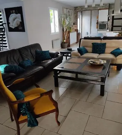 Familly 10 Min Du Circuit 15 Min De Boulerie Jump Et 1h30 De Paris Saint Arnoult En Voiture Ou 55 Min En Train Pensez Aux Jo