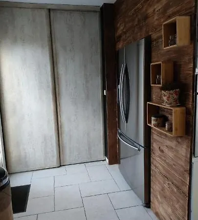 Semesterbostad Familly 10 Min Du Circuit 15 Min De Boulerie Jump Et 1h30 De Paris Saint Arnoult En Voiture Ou 55 Min En Train Pensez Aux Jo