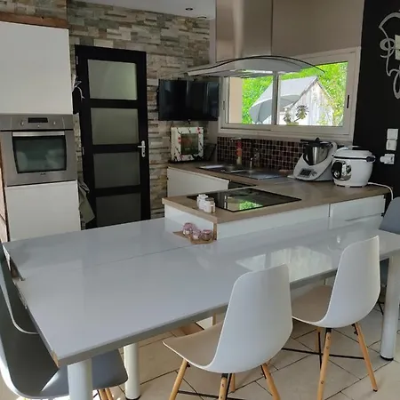 Familly 10 Min Du Circuit 15 Min De Boulerie Jump Et 1h30 De Paris Saint Arnoult En Voiture Ou 55 Min En Train Pensez Aux Jo