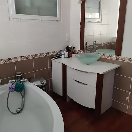 Familly 10 Min Du Circuit 15 Min De Boulerie Jump Et 1h30 De Paris Saint Arnoult En Voiture Ou 55 Min En Train Pensez Aux Jo Semesterbostad