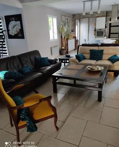 Familly 10 Min Du Circuit 15 Min De Boulerie Jump Et 1h30 De Paris Saint Arnoult En Voiture Ou 55 Min En Train Pensez Aux Jo