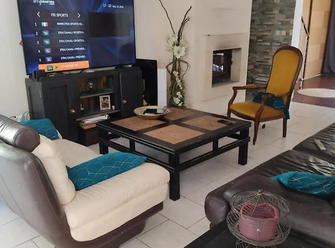 Familly 10 Min Du Circuit 15 Min De Boulerie Jump Et 1h30 De Paris Saint Arnoult En Voiture Ou 55 Min En Train Pensez Aux Jo Casa de Férias