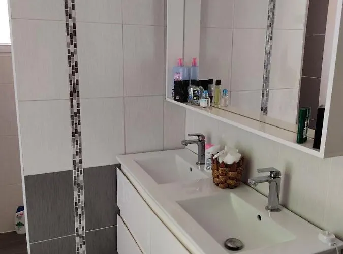 Familly 10 Min Du Circuit 15 Min De Boulerie Jump Et 1h30 De Paris Saint Arnoult En Voiture Ou 55 Min En Train Pensez Aux Jo Casa de Férias Changé