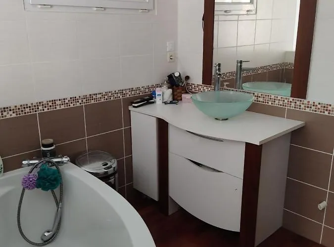 Familly 10 Min Du Circuit 15 Min De Boulerie Jump Et 1h30 De Paris Saint Arnoult En Voiture Ou 55 Min En Train Pensez Aux Jo Casa de Férias