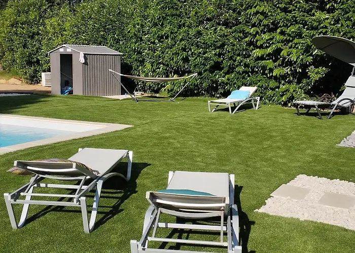 Casa de Férias Familly 10 Min Du Circuit 15 Min De Boulerie Jump Et 1h30 De Paris Saint Arnoult En Voiture Ou 55 Min En Train Pensez Aux Jo Changé